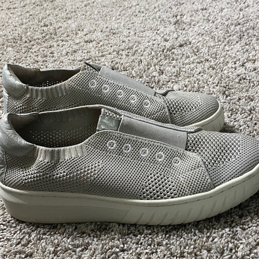 Sofft Women's Slip-On Knit Sneakers in Light Gray - Picture 4 of 4